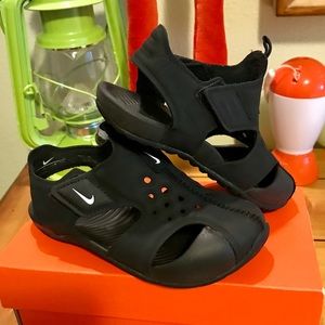 LIKE NEW Boy’s NIKE Sandals, 7C